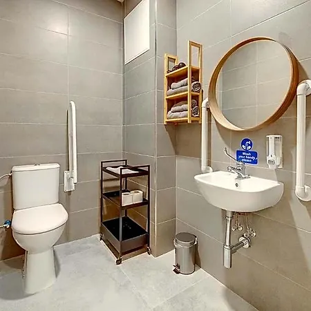 Hotel Creek *