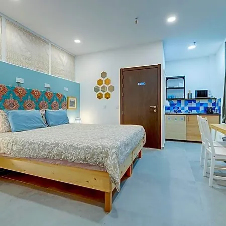 Creek Hotel *
